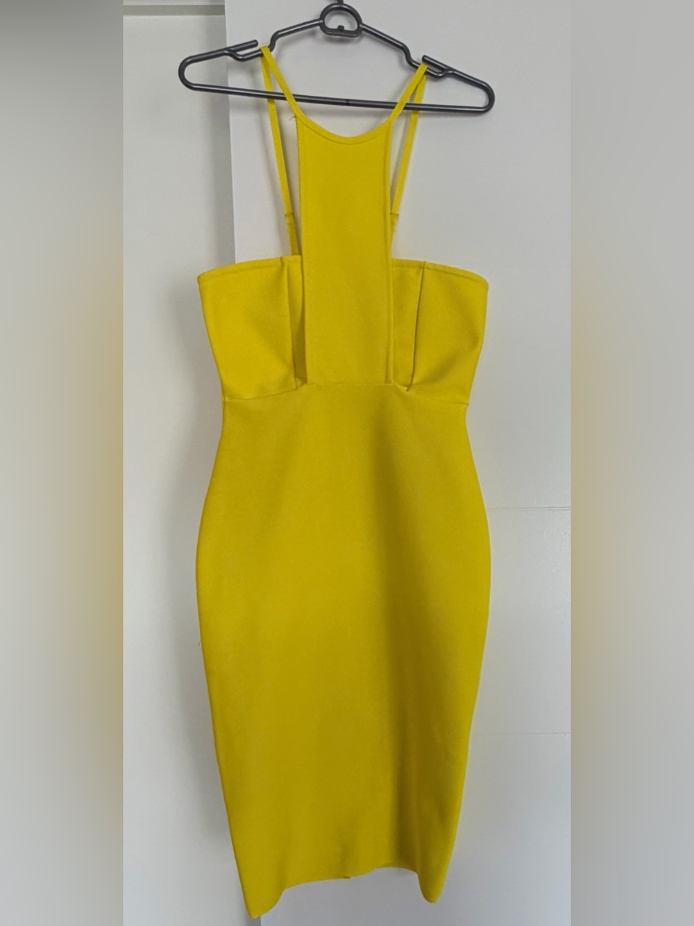 Front - Middle strap Yellow Bodycon Dress - Sleek Evening Style